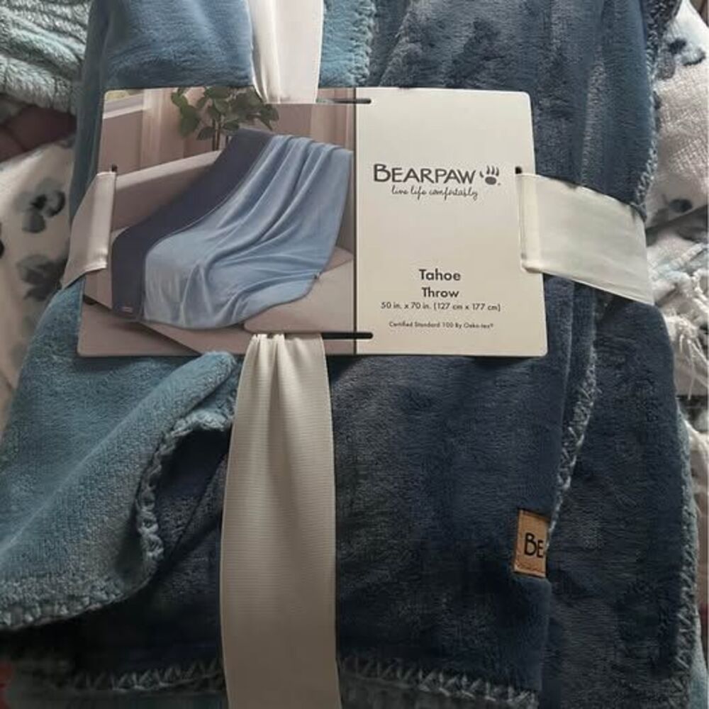 New BearpawTahoe reversible throw blanket